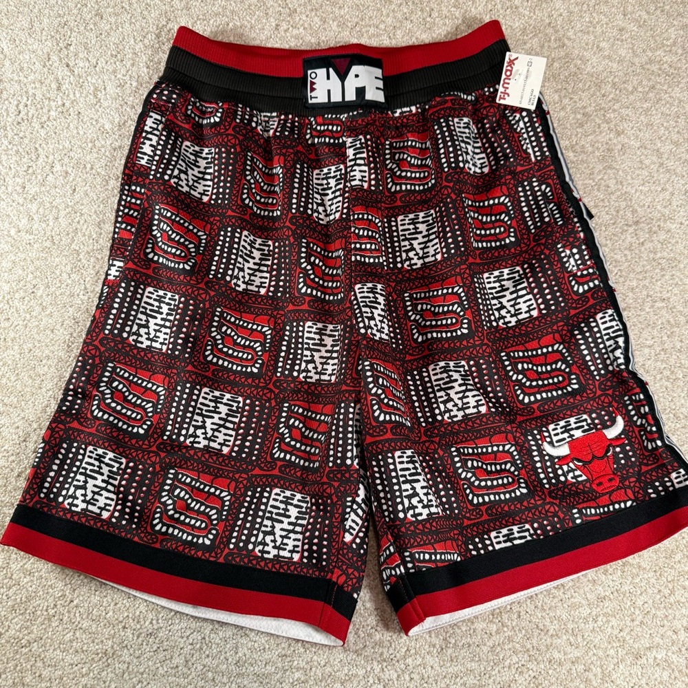 NWT Chicago Bulls Two Hype NBA Lab Streetwear Basketball Shorts Size Adult Small